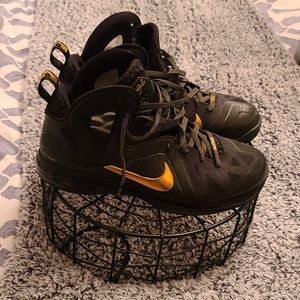 Black Gold Nike Men's 10.5